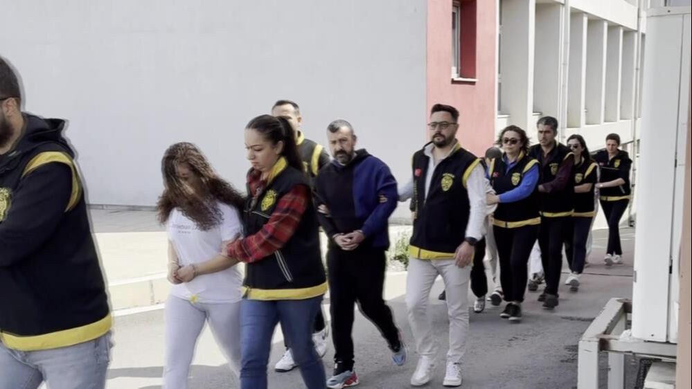 72 milyon liralık mal varlığına el konuldu! Adana'da fuhuş şebekesi çökertildi - 1. Resim