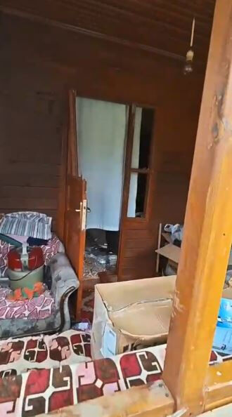 Aynı eve 2 yıl içinde 5. kez girdi! Ortalık savaş alanına döndü: Her seferinde daha büyük zarar veriyor - 2. Resim