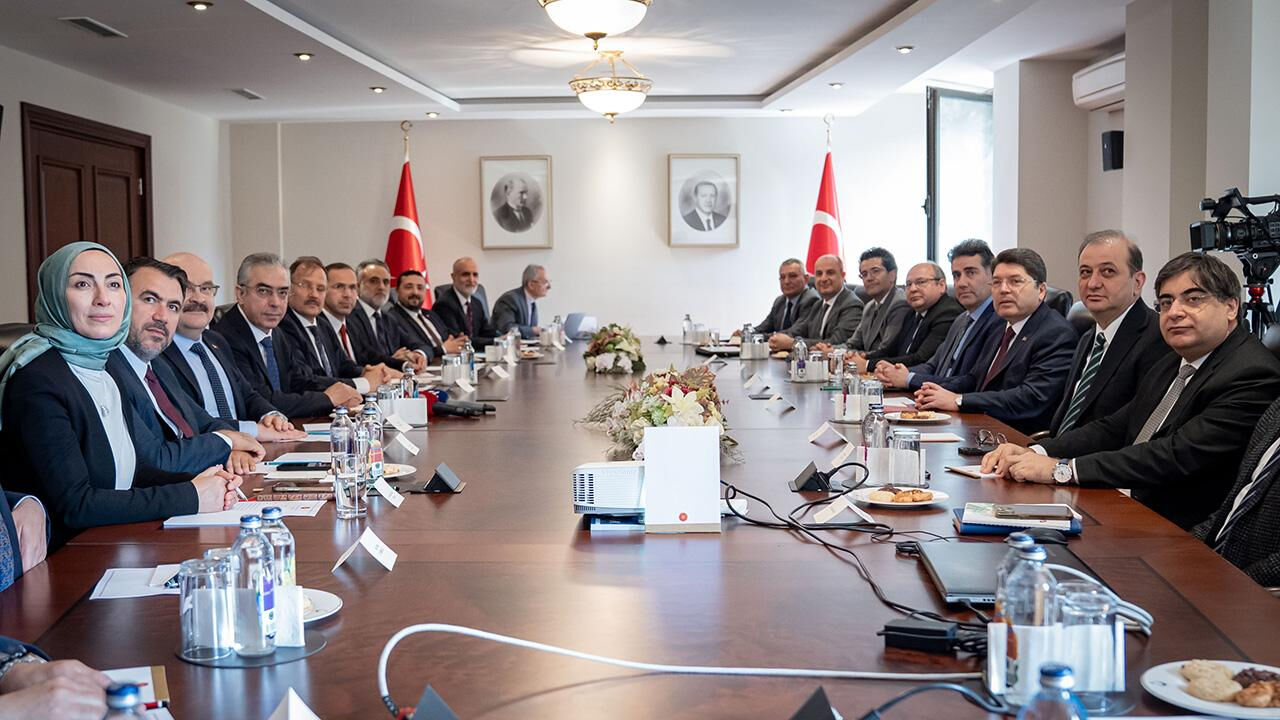 Bakan Tunç'tan yeni anayasa mesajı: Hedeften vazgeçmedik Bakan Tunç'tan yeni anayasa mesajı: Hedeften vazgeçmedik - 1. Resim