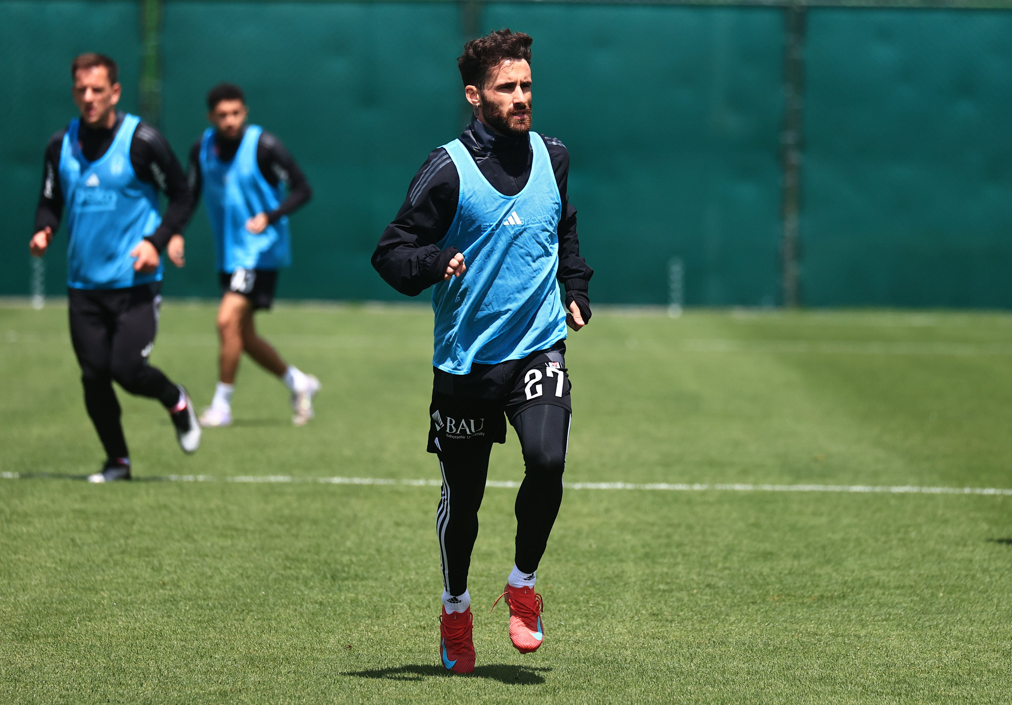 Beşiktaş'ta derbi öncesi savunmada alarm! 3 kritik isimde son durum Beşiktaş'ta derbi öncesi savunmada alarm! 3 kritik isimde son durum - 3. Resim