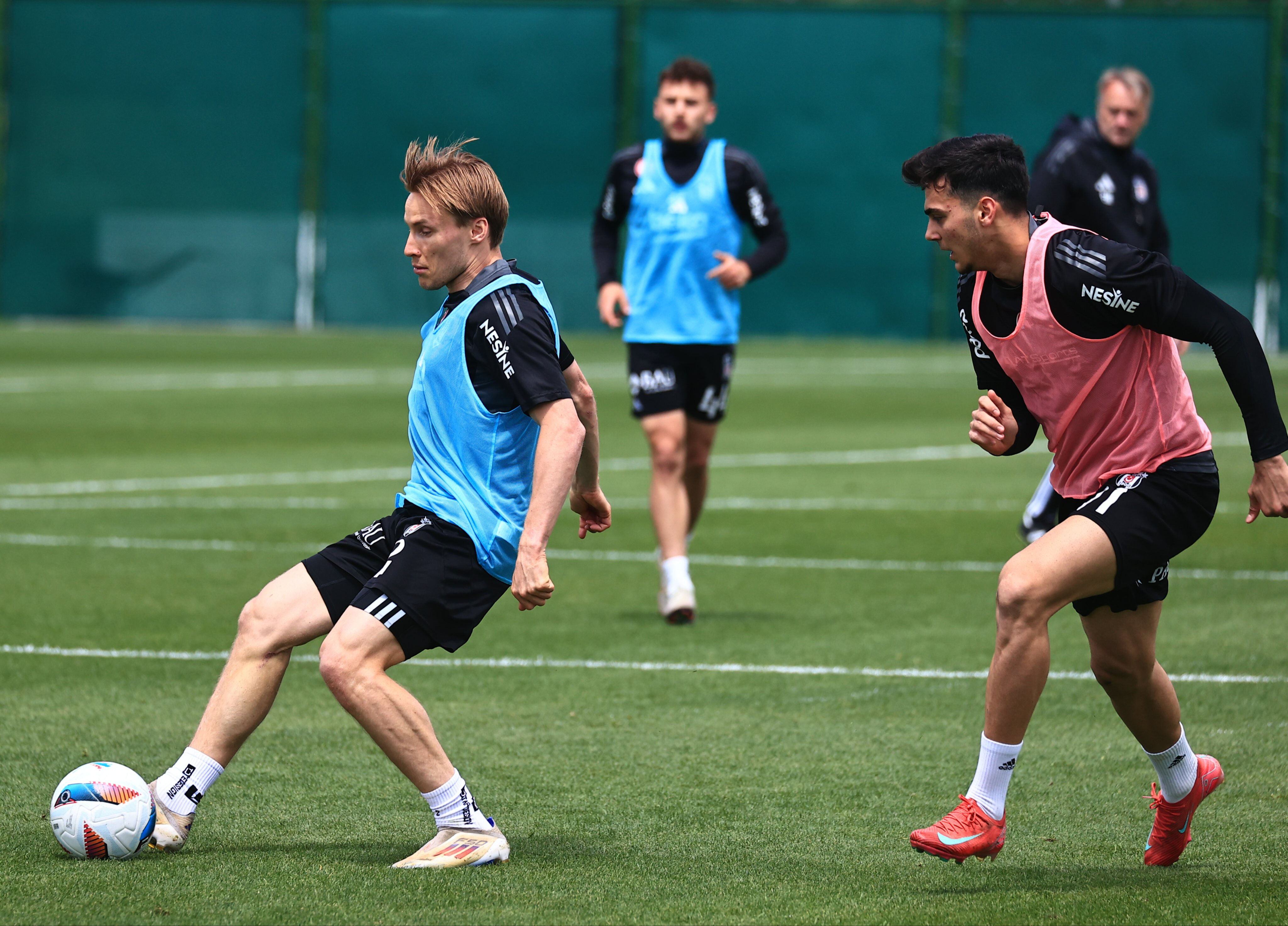 Beşiktaş'ta derbi öncesi savunmada alarm! 3 kritik isimde son durum Beşiktaş'ta derbi öncesi savunmada alarm! 3 kritik isimde son durum - 2. Resim