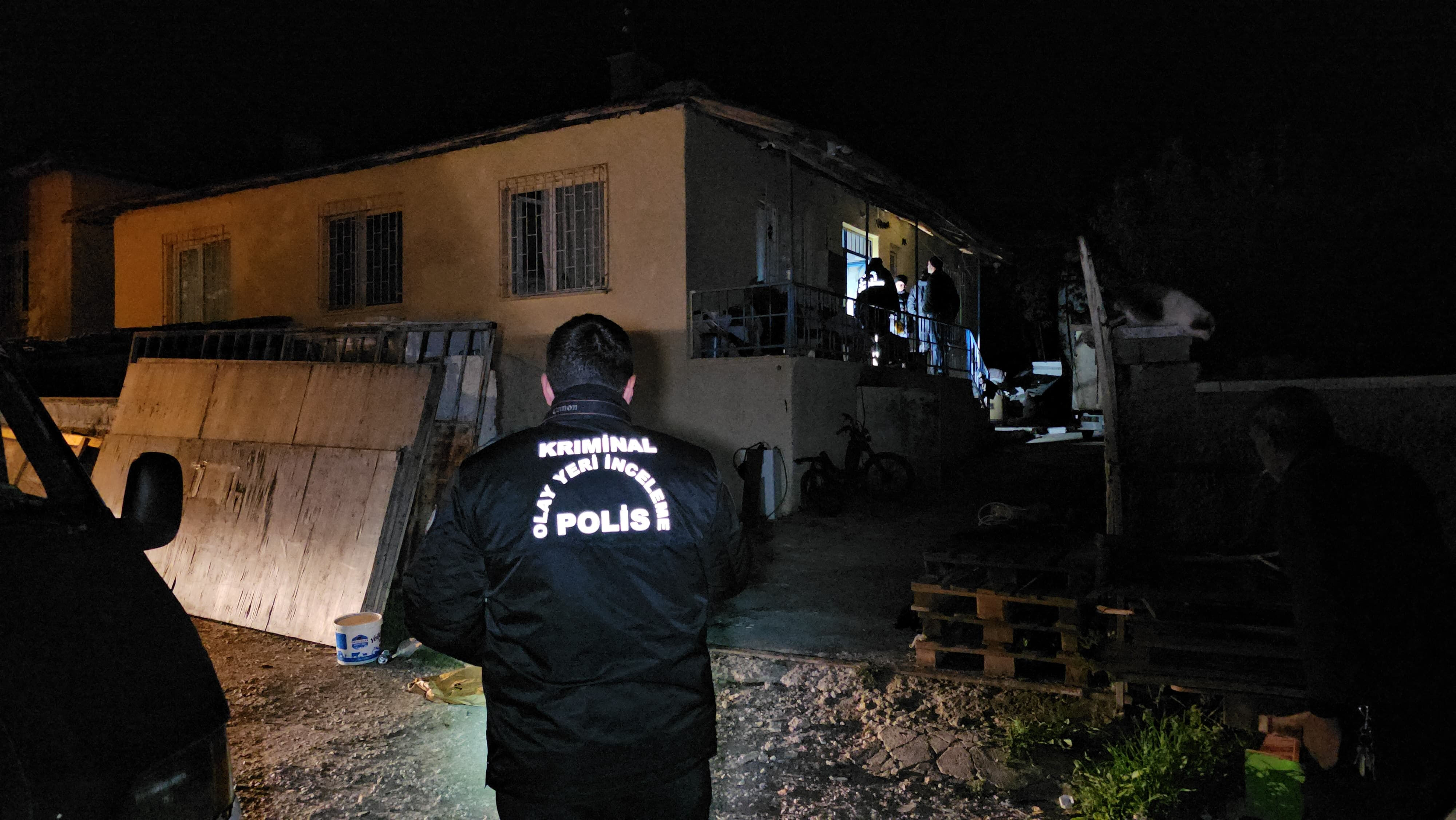 Çorum'da silahlı dehşet! Evinin bahçesinde hedef aldılar - 1. Resim