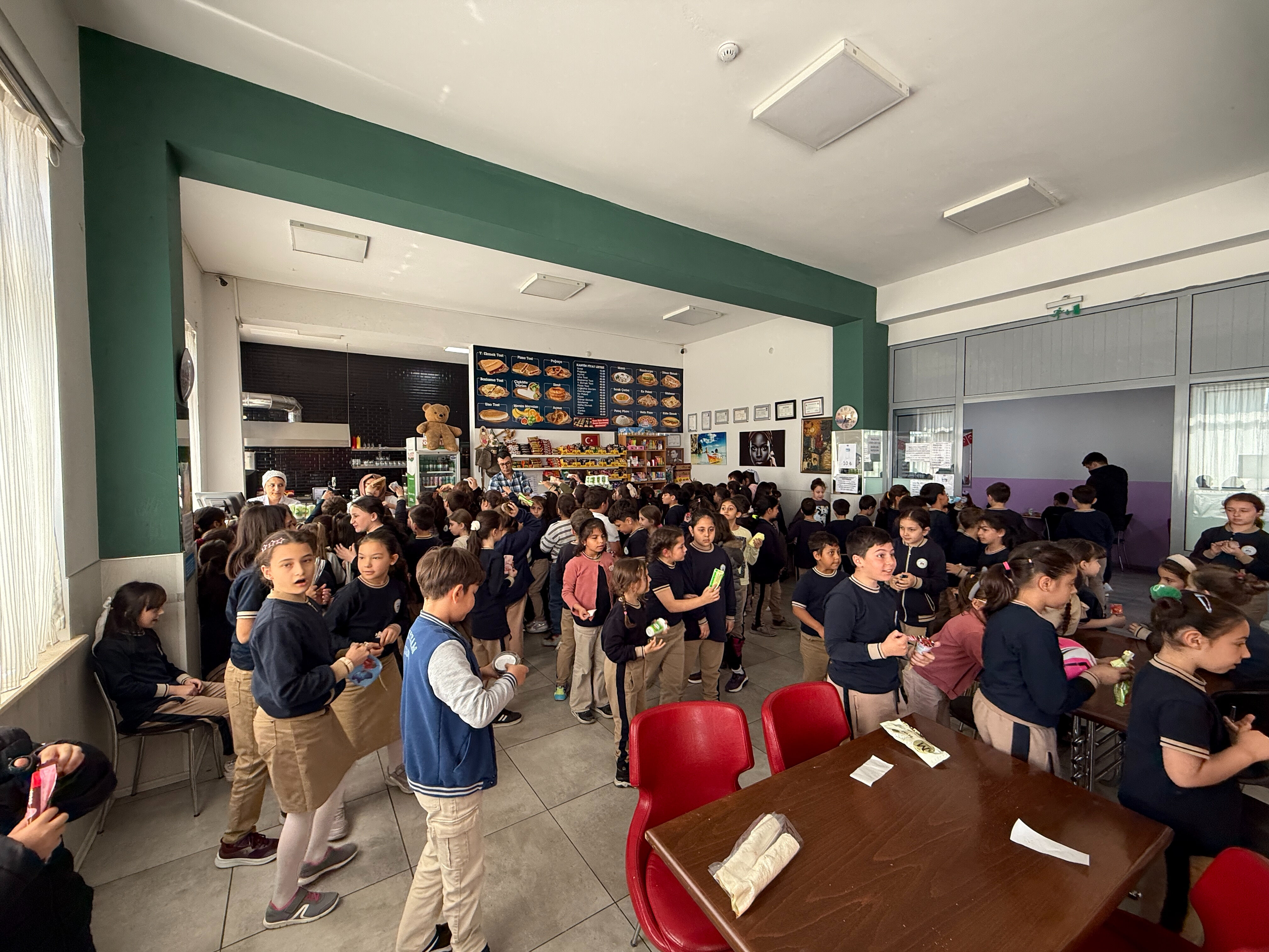 Dar gelirli ailelerin çocuklarına dağıtıldı! Bu kartla okul kantinlerinde her şey ücretsiz - 1. Resim