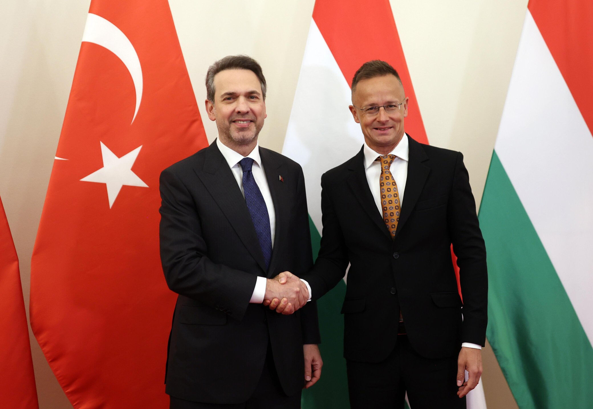 İmzalar atıldı! Türkiye, Avrupa ülkesinde petrol ve gaz arayacak İmzalar atıldı! Türkiye, Avrupa ülkesinde petrol ve gaz arayacak - 3. Resim