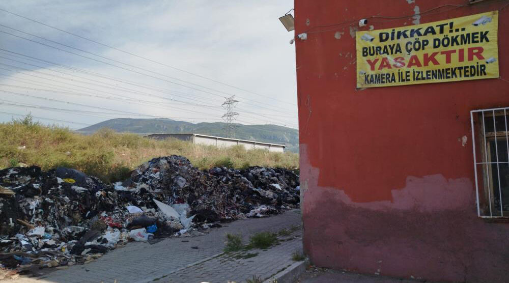 İzmir Ayakkabıcılar Sitesi'nde çöp dağları! Esnaf isyan etti: Fareler cirit atıyor İzmir Ayakkabıcılar Sitesi'nde çöp dağları! Esnaf isyan etti: Fareler cirit atıyor - 4. Resim