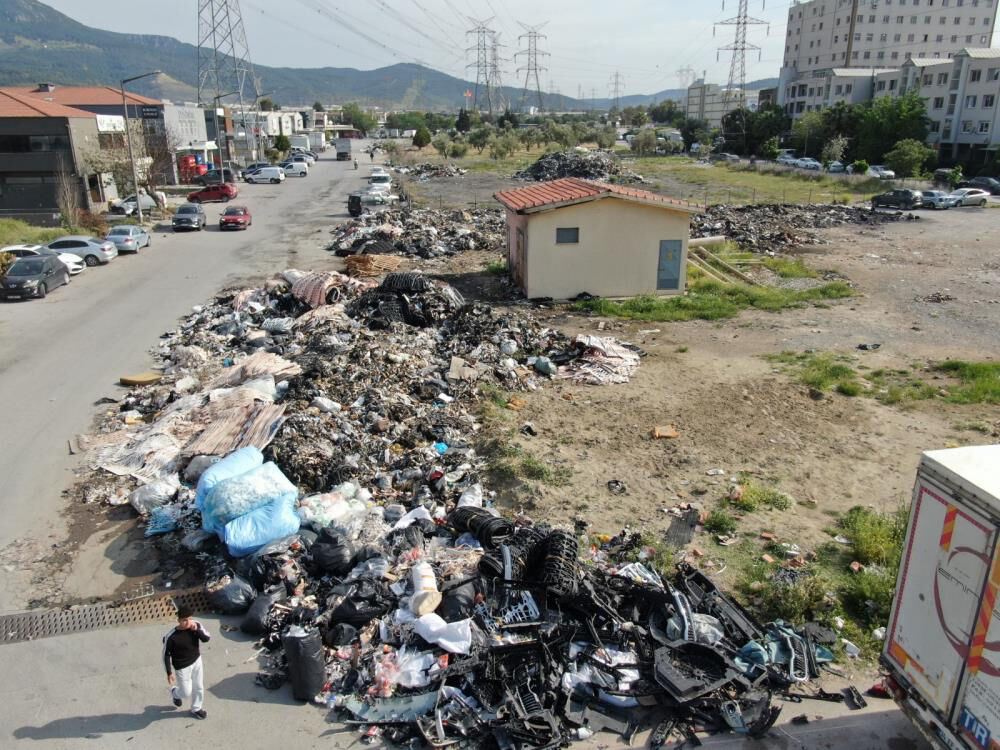 İzmir Ayakkabıcılar Sitesi'nde çöp dağları! Esnaf isyan etti: Fareler cirit atıyor İzmir Ayakkabıcılar Sitesi'nde çöp dağları! Esnaf isyan etti: Fareler cirit atıyor - 1. Resim