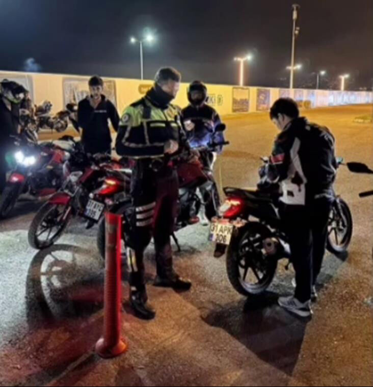 Plakayı yara bandıyla kapattılar: 4,5 milyon TL ceza kesildi - 1. Resim