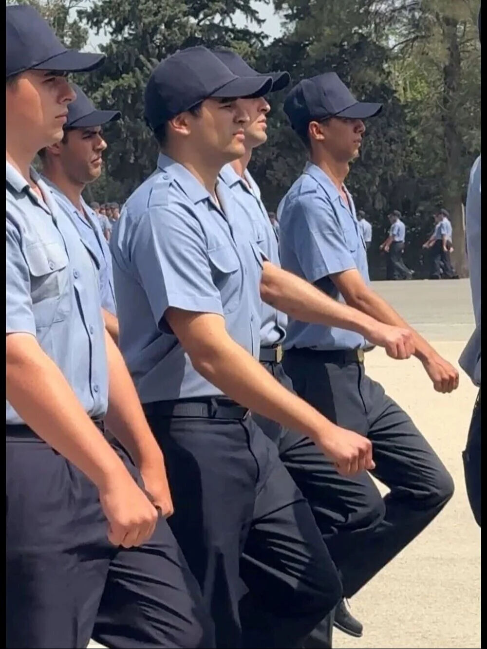 Yalı Çapkını'nın Ferit’i Mert Ramazan Demir askerliğini tamamladı! Yemin törenindeki o kareler gündem oldu Yalı Çapkını'nın Ferit’i askerliğini tamamladı! Yemin törenindeki o kareler gündem oldu - 1. Resim