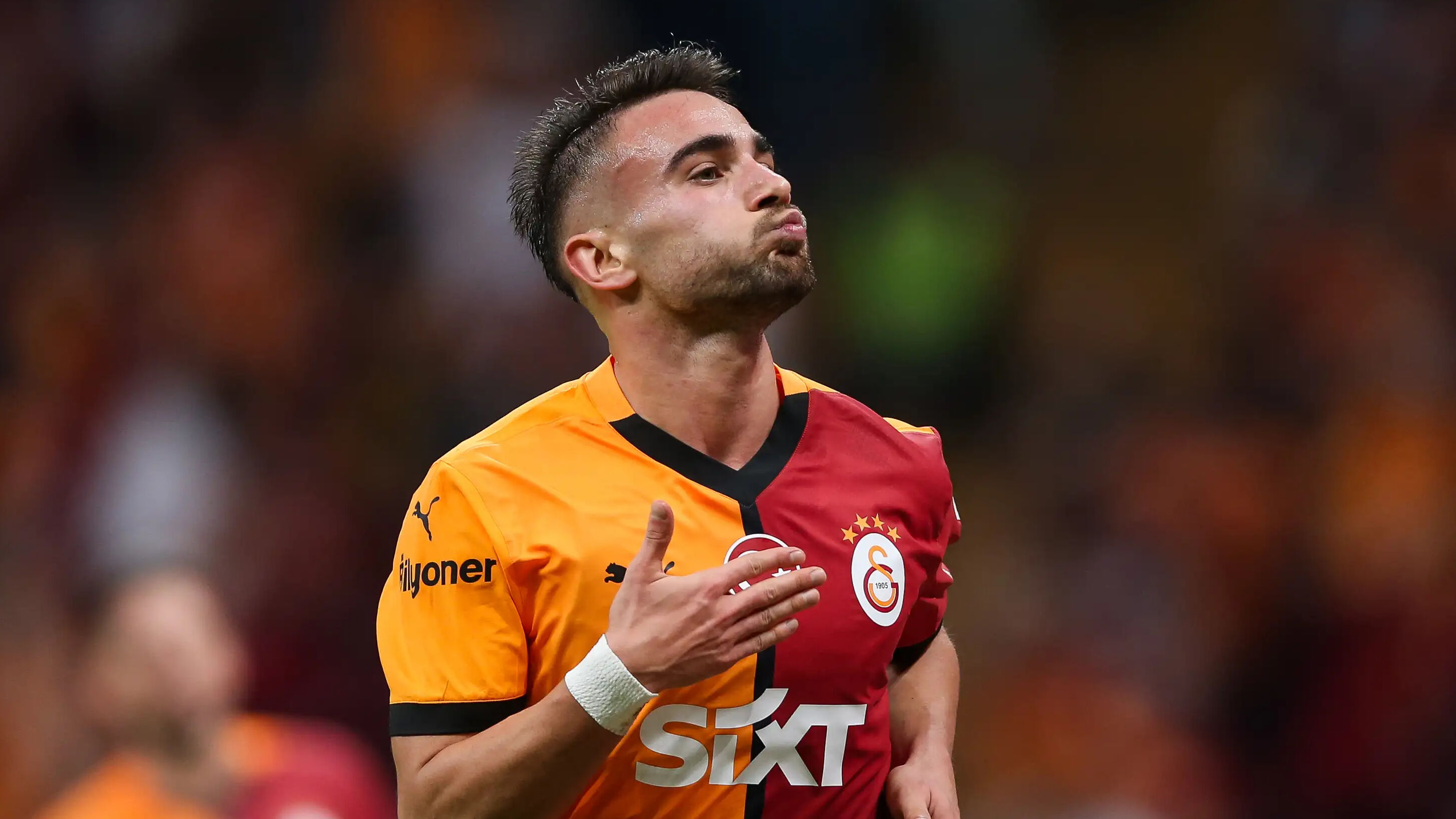 Yunus Akgün'e Premier Lig kancası! İki dev kulüp devrede Yunus Akgün'e Premier Lig kancası! İki dev kulüp devrede - 3. Resim
