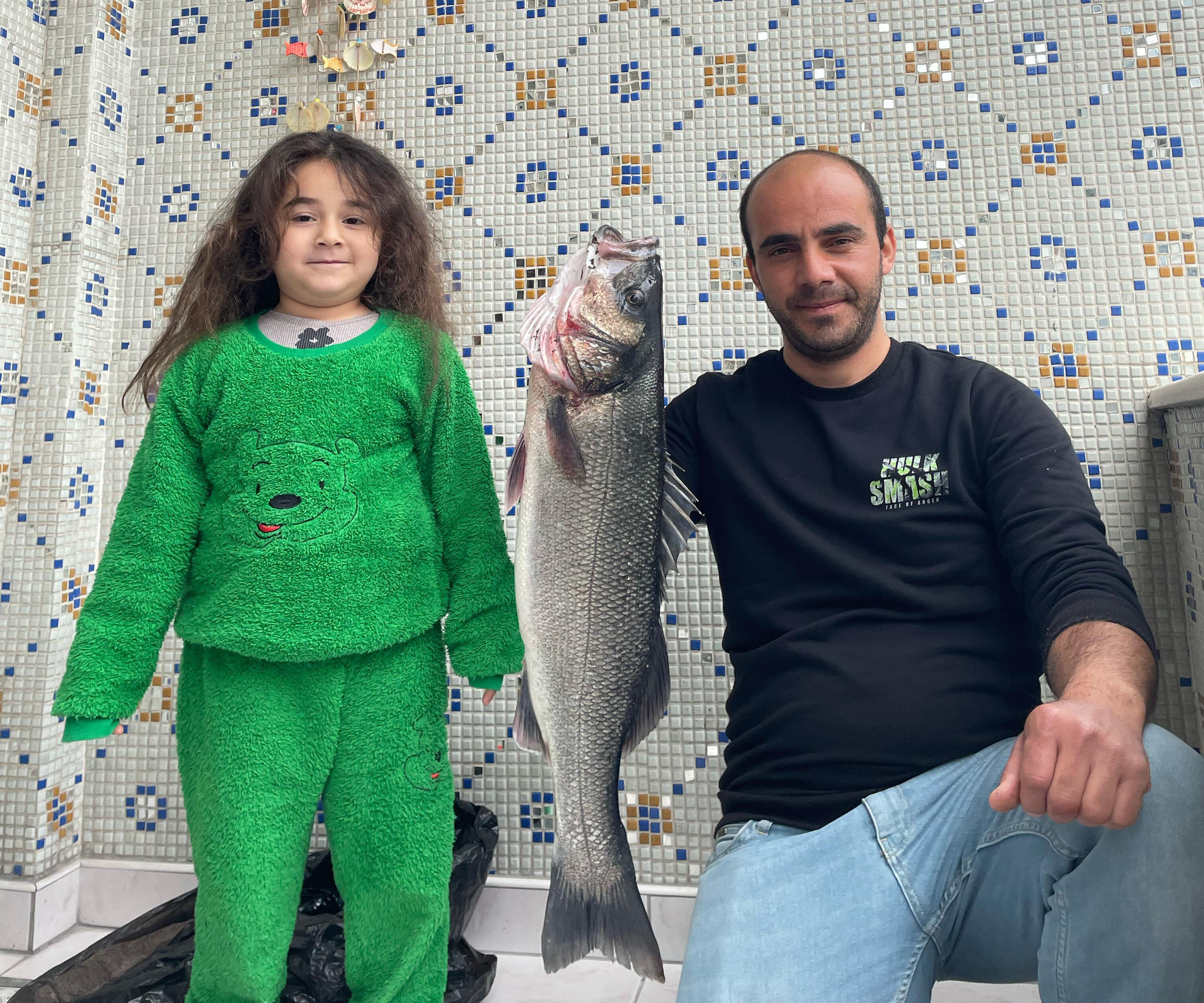 1 metre boyunda 7,5 kilo ağırlığında! Oltayla 20 dakikada yakaladı 1 metre boyunda 7,5 kilo ağırlığında! Oltayla 20 dakikada yakaladı - 2. Resim