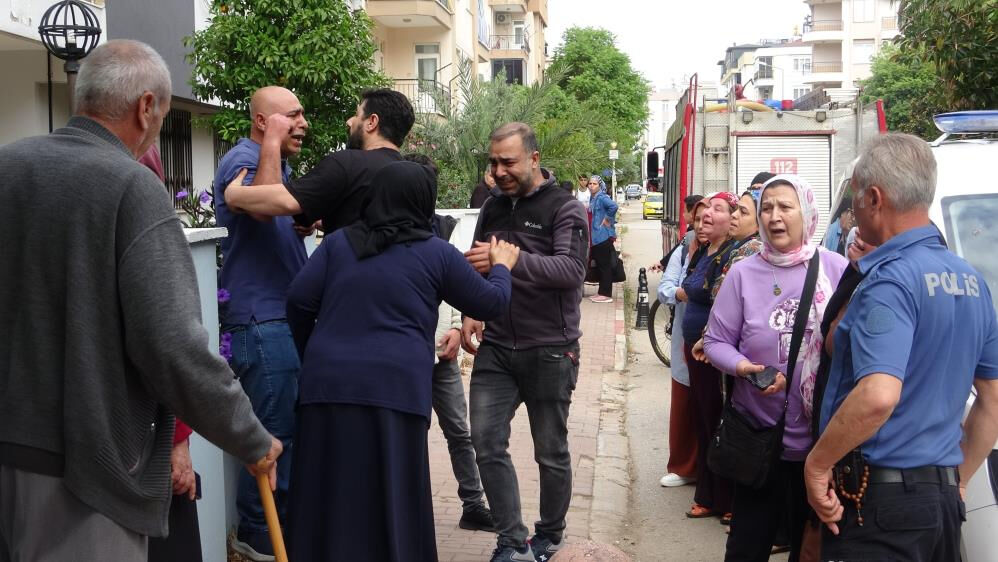 Antalya'da yürek yakan olay: Genç kadın intihara kalkıştı, yakını  Antalya'da yürek yakan olay: Genç kadın intihara kalkıştı, yakını