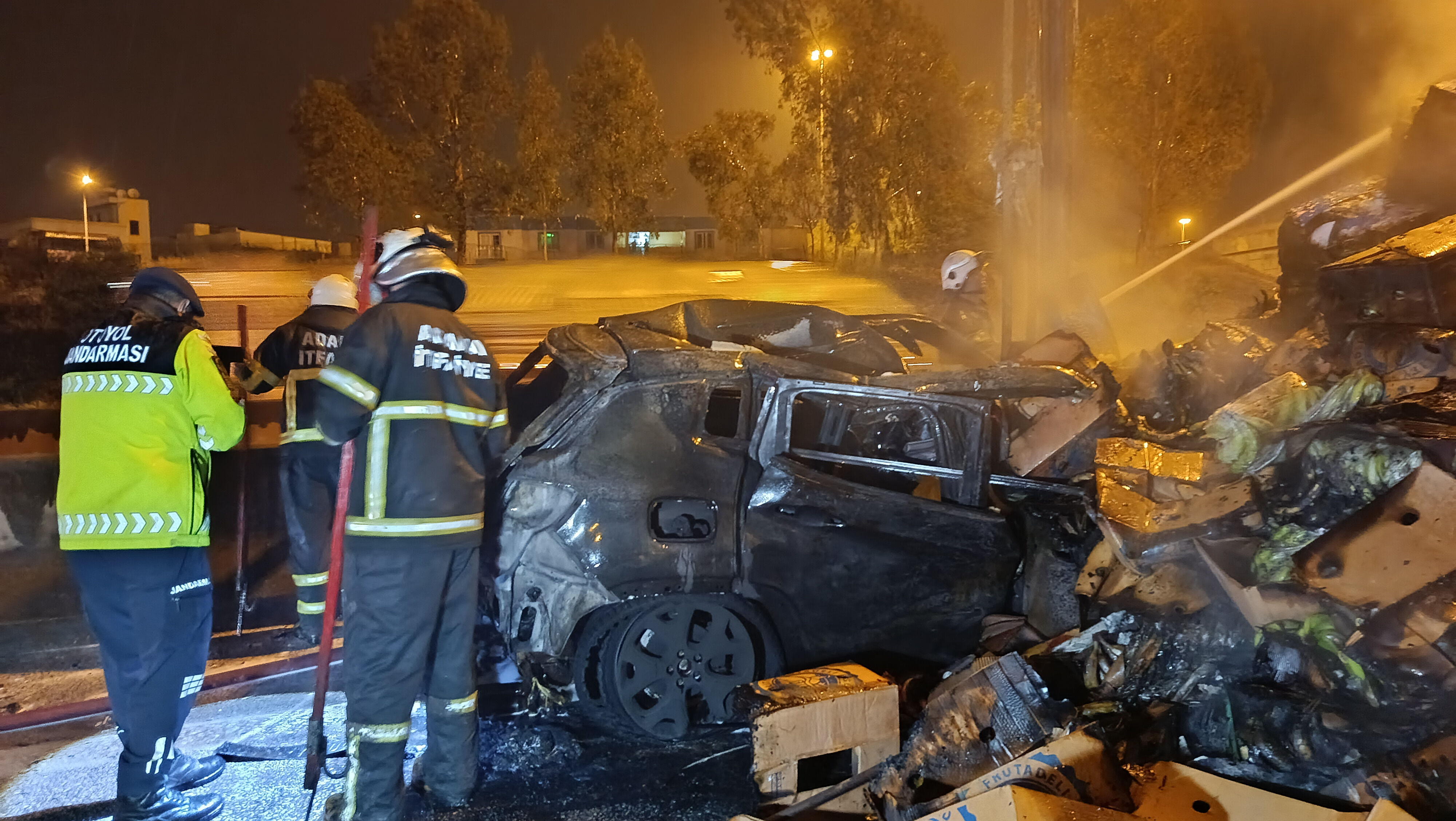 Cip tıra arkadan çarptı, otoyol alev topuna döndü - 1. Resim