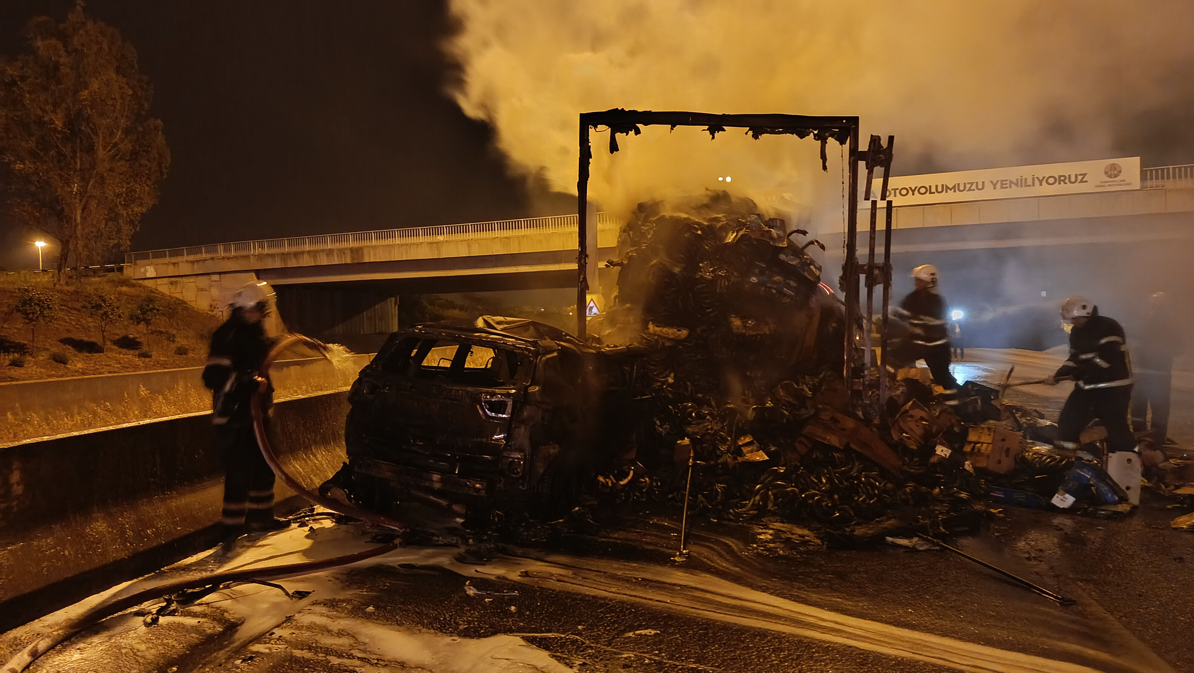 Cip tıra arkadan çarptı, otoyol alev topuna döndü - 2. Resim