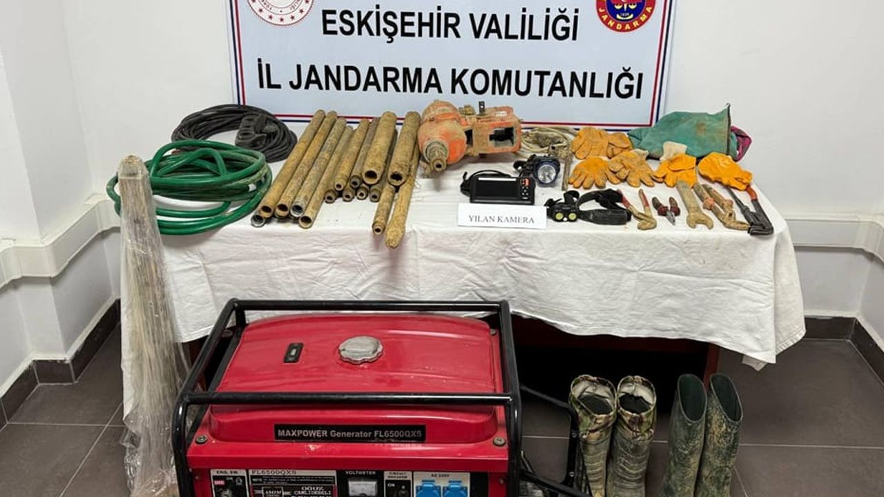 Define ararken suçüstü yakalandılar! Define ararken suçüstü yakalandılar!
