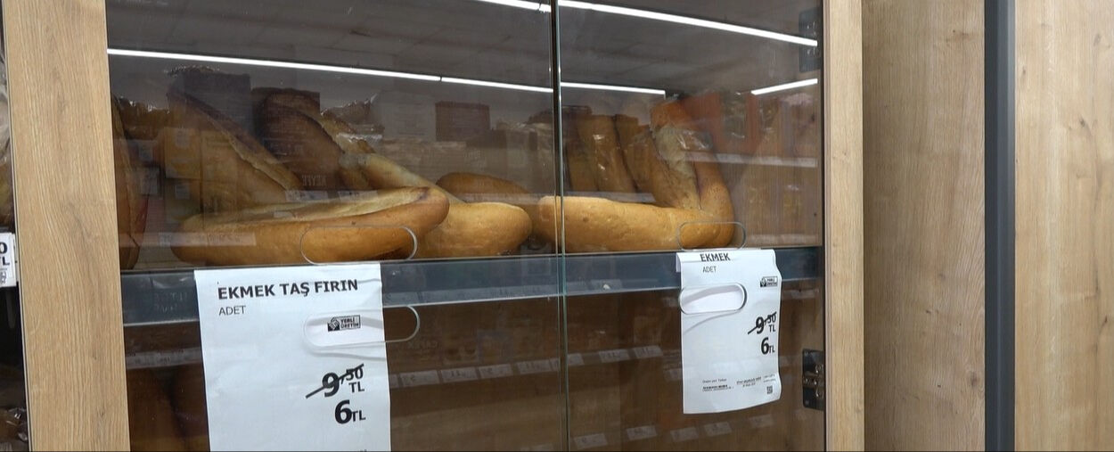 İki marketin rekabeti vatandaşa yaradı! 12,5 TL olan ekmek 6 TL'ye düştü İki marketin rekabeti vatandaşa yaradı! 12,5 TL olan ekmek 6 TL'ye düştü - 2. Resim