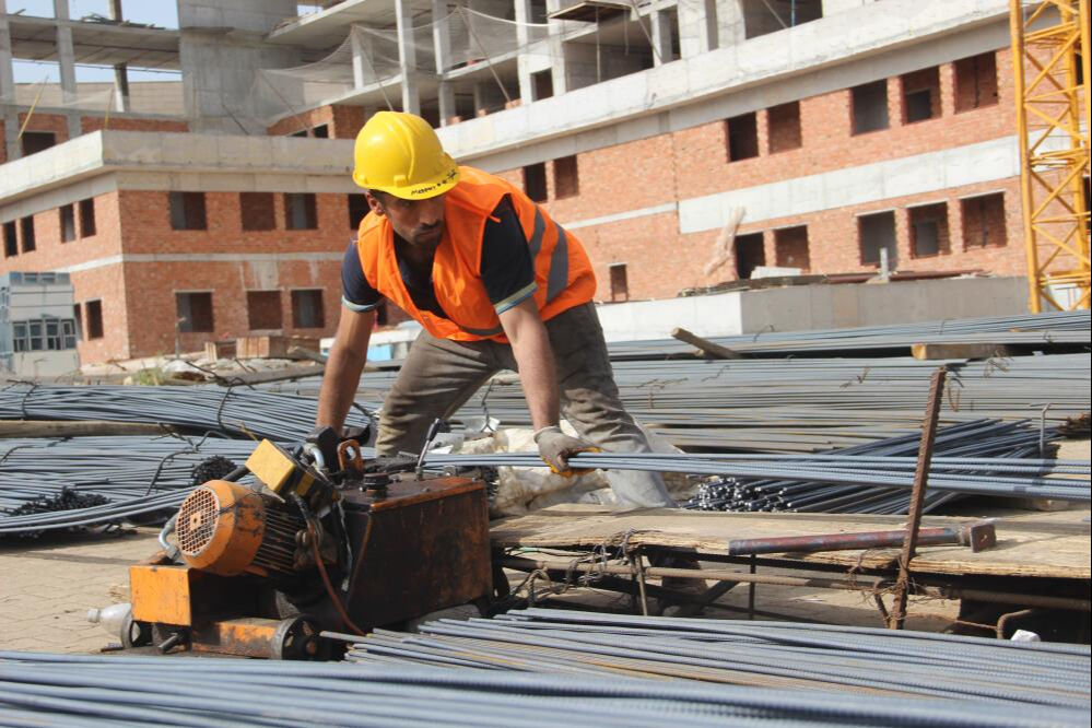 İnşaat işçileri bugün de görevinin başındaydı: 1 Mayıs diye evde oturacak halimiz yok - 1. Resim