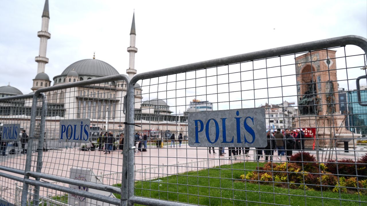 İstanbul Valiliği duyurdu! 1 Mayıs gösterilerinde 384 kişi gözaltına alındı - Gündem