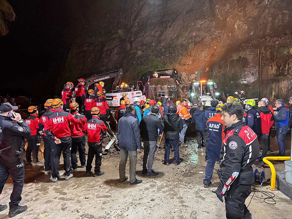 Samsun'daki heyelan faciasında kan donduran detay! Bir aile yok oldu, sonradan ortaya çıktı - 2. Resim