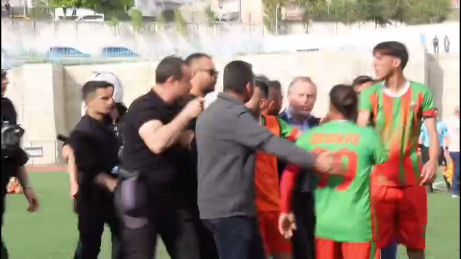 Şırnak'ta futbolcuyu darbeden polis memuru hakkında soruşturma - 2. Resim