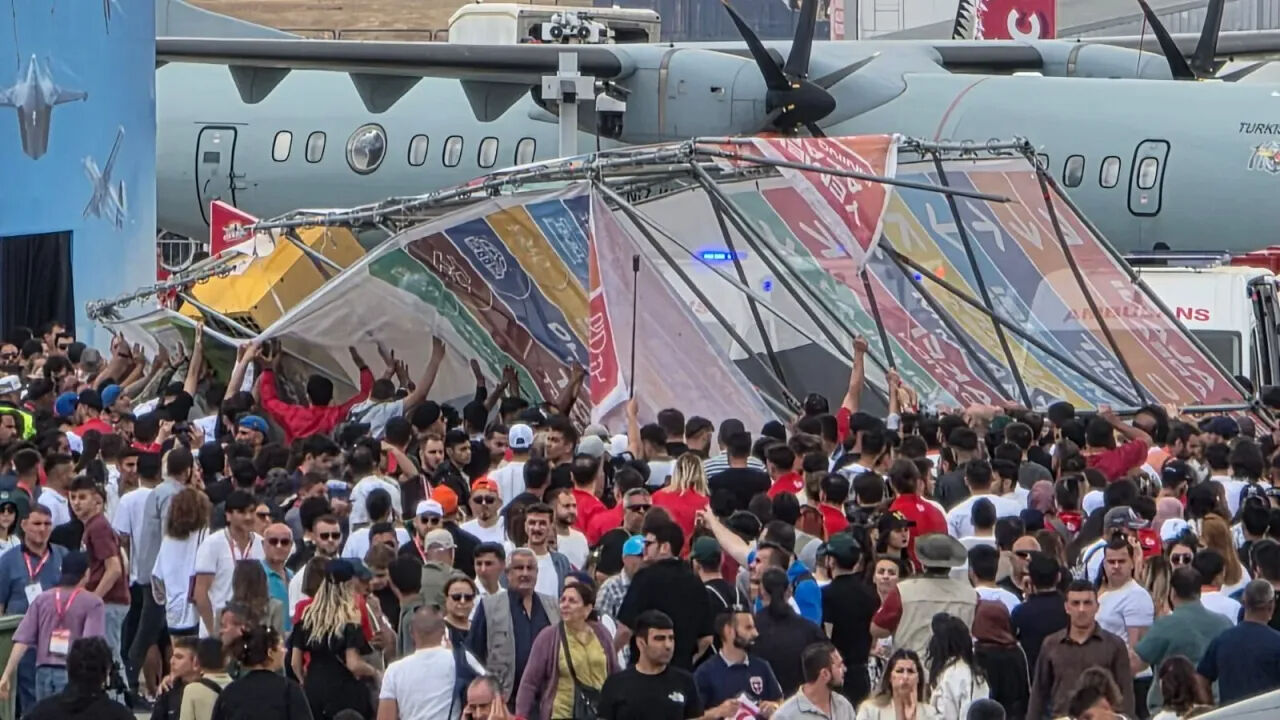 TEKNOFEST’te demir platform devrildi, yaralılar var - 1. Resim