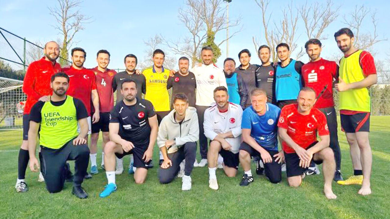 U19 Milli Takımı Teknik Direktörü ile ilgili acı gerçek... Fırtına yarı finalde Sabri Sarıoğlu halı sahada! - 1. Resim