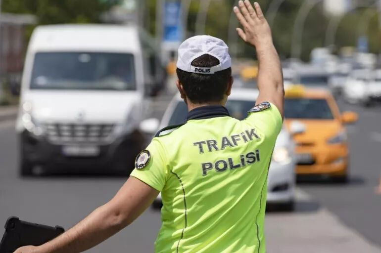 Yollar ne zaman açılır? 1 Mayıs nedeniyle trafiğe kapalı olan yolların son durumu merak ediliyor - 5. Resim
