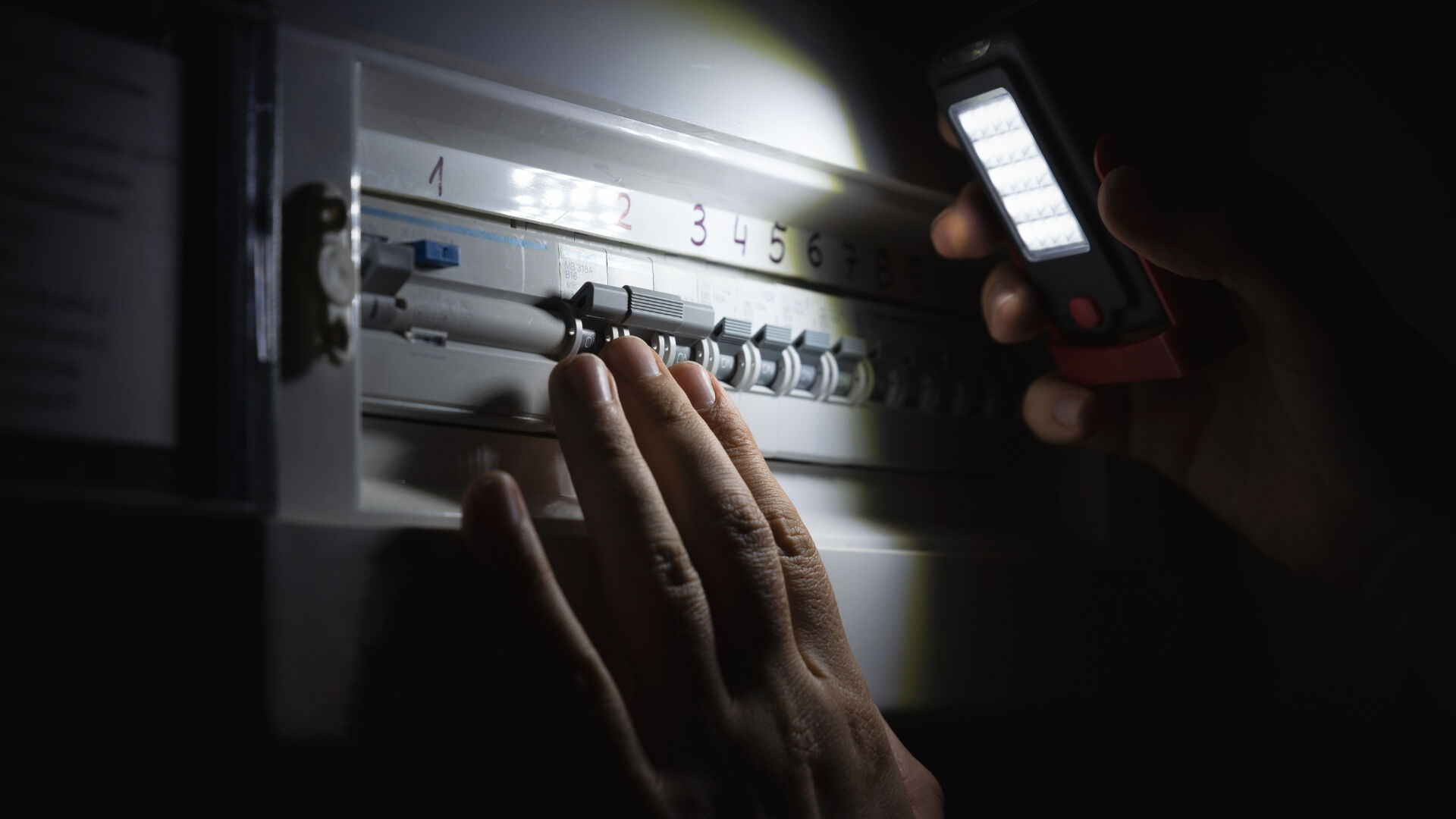 14 ilçe elektriksiz kaldı! İstanbul'da bugün elektrikler kesiliyor 14 ilçe elektriksiz kaldı! İstanbul'da bugün elektrikler kesiliyor - 4. Resim