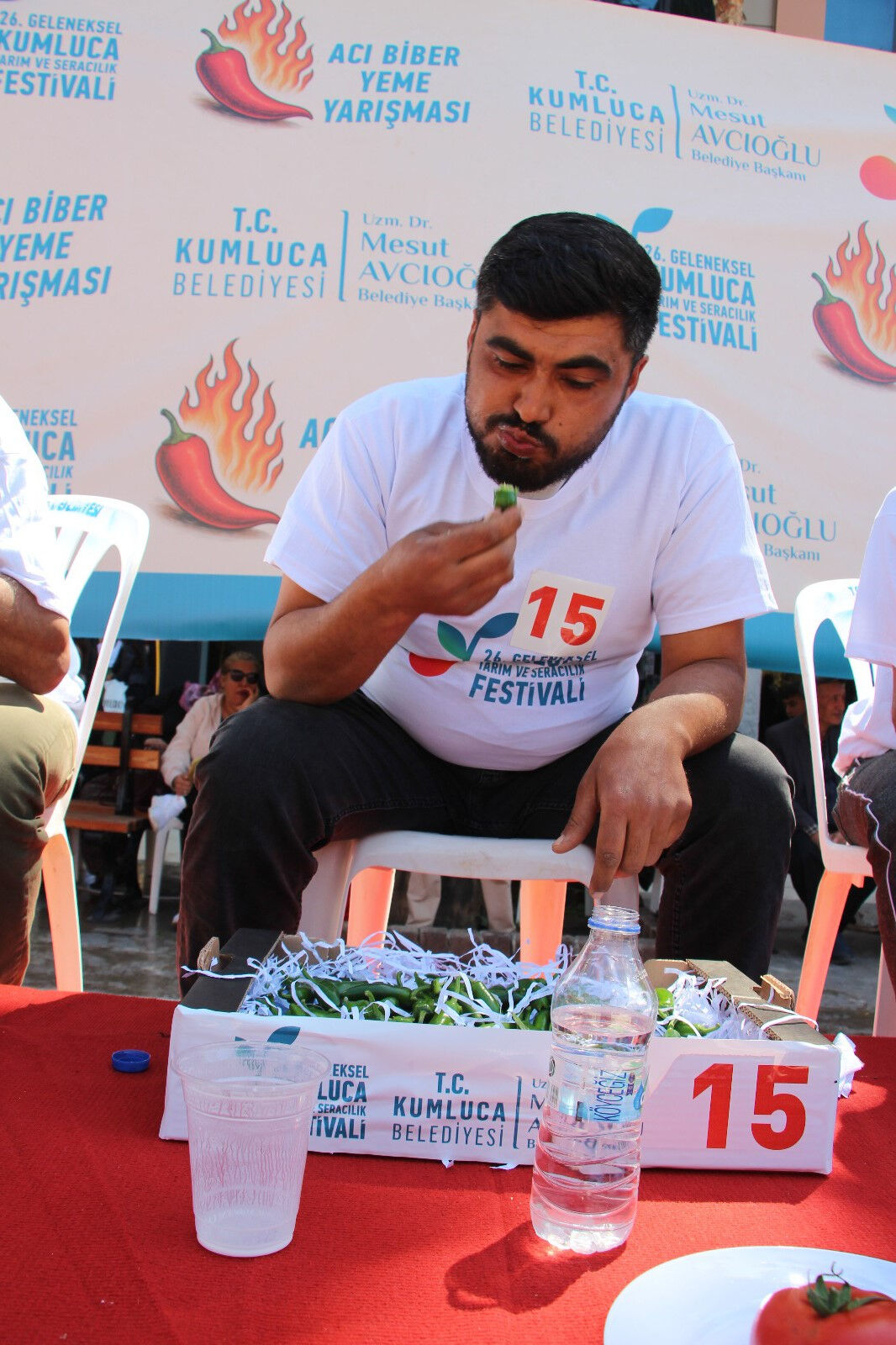 3 dakikada 398 gram acı biber yedi! Geçen seneki yarışmanın detayı dikkat çekti - 1. Resim