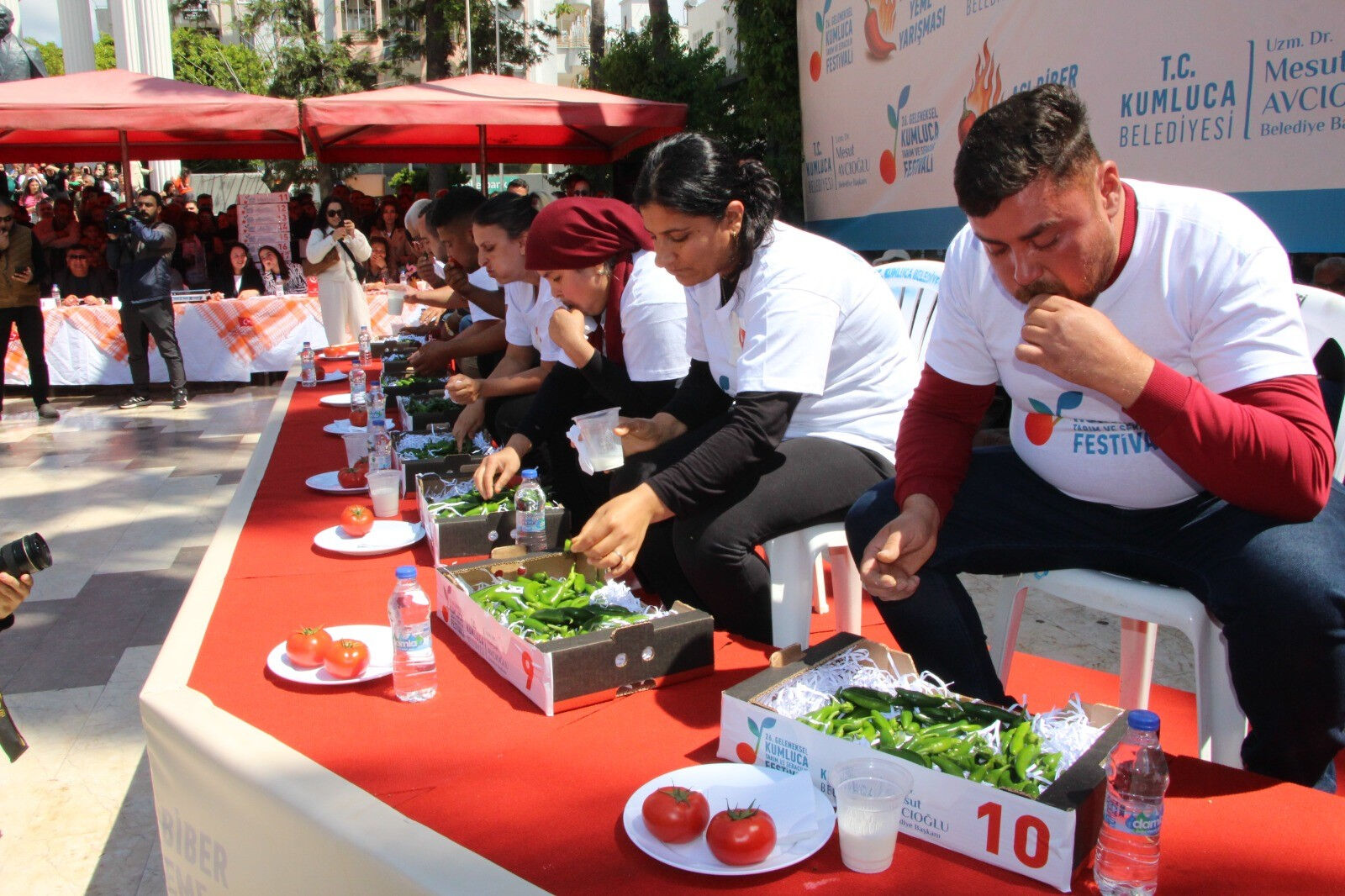 3 dakikada 398 gram acı biber yedi! Geçen seneki yarışmanın detayı dikkat çekti - 2. Resim