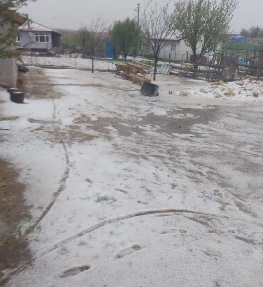 Aylardan mayıs! İlçe 20 dakikada beyaza büründü, görenler şoke oldu - 1. Resim