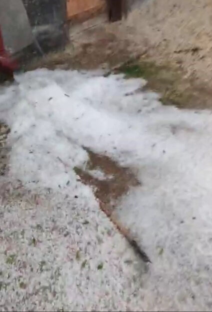 Aylardan mayıs! İlçe 20 dakikada beyaza büründü, görenler şoke oldu - 2. Resim