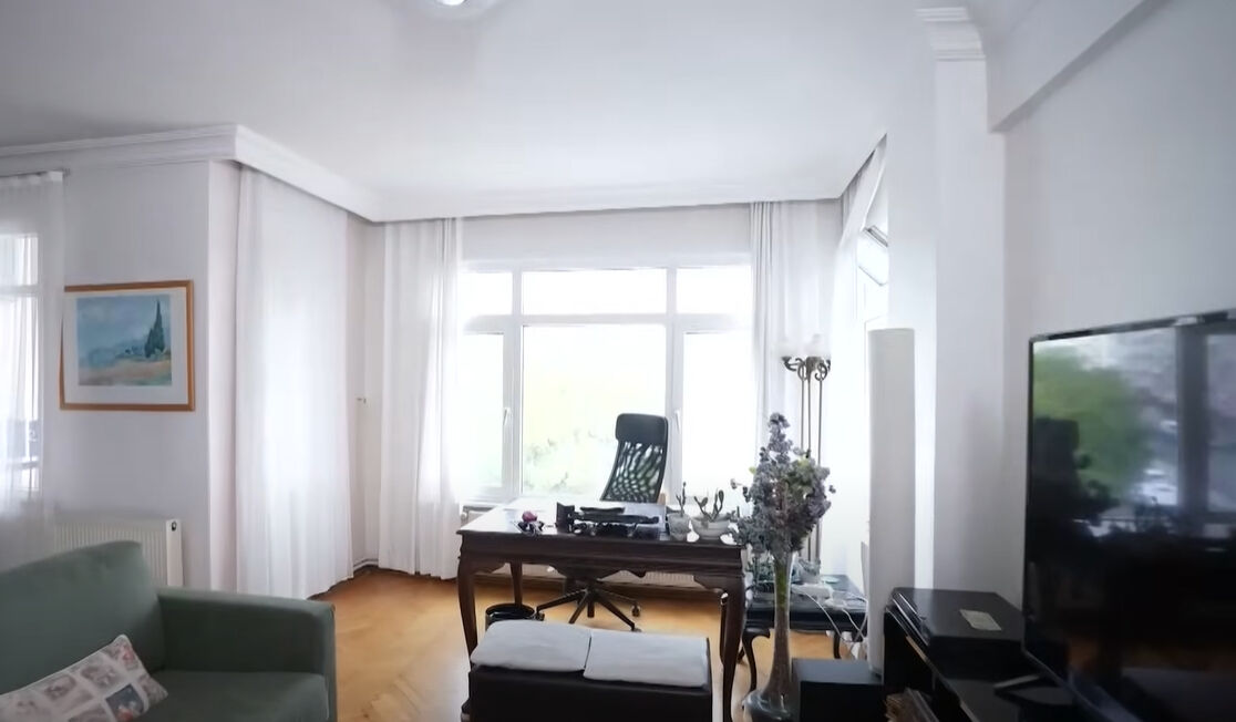 Bahçelievler'de 3 oda 1 salondan oluşan mütevazı evi gündem oldu! Bir bakan bir daha baktı Bahçelievler'de 3 oda 1 salondan oluşan mütevazı evi gündem oldu! Bir bakan bir daha baktı - 3. Resim