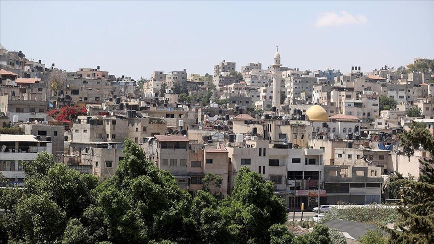 Batı Şeria'da utanç görüntüleri! Masum sivilleri suçlu gibi sıraya dizerek gözaltına aldılar... - 3. Resim