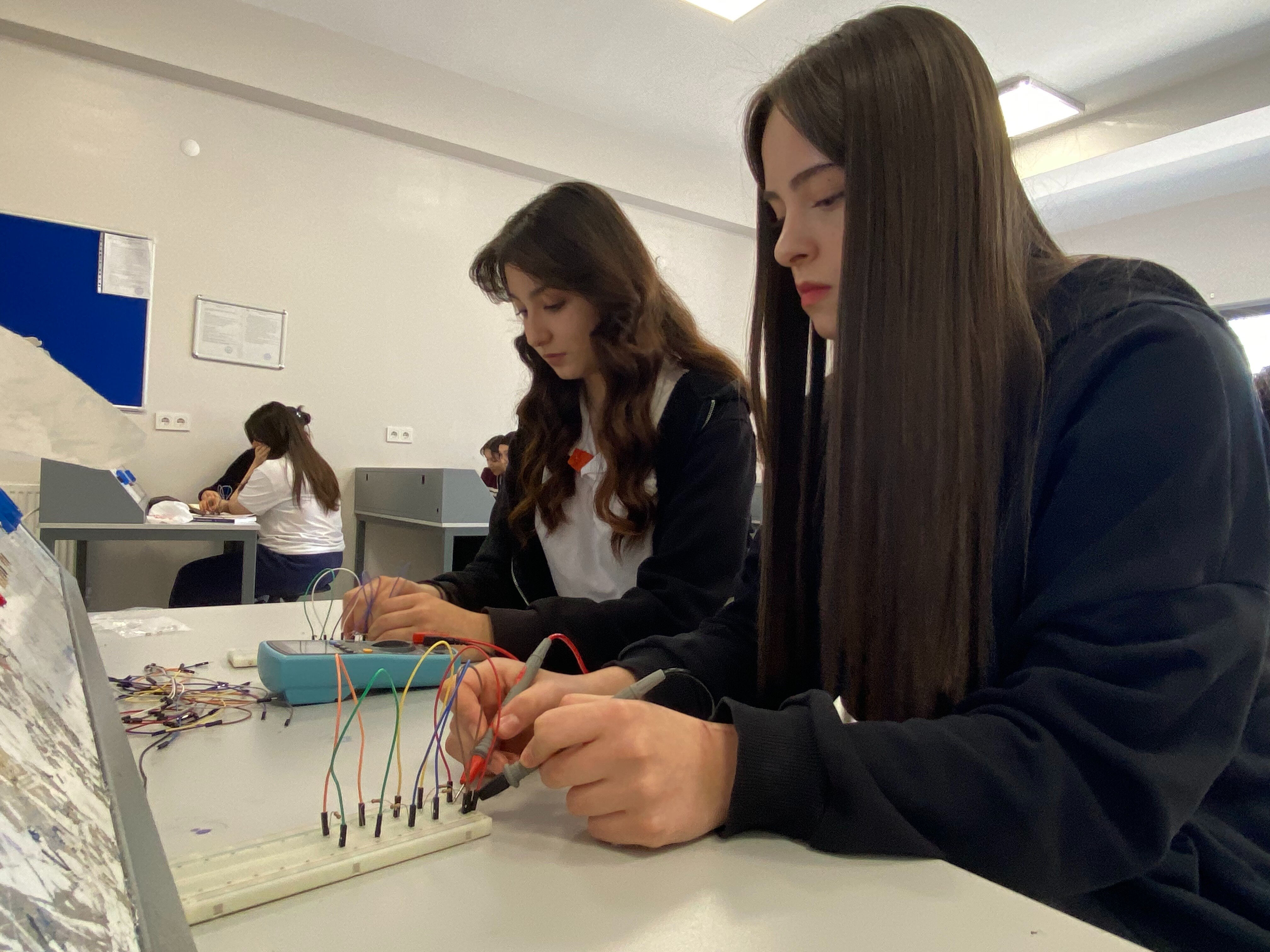 Bu okul çok farklı! Mezun olan işsiz kalmıyor - 4. Resim