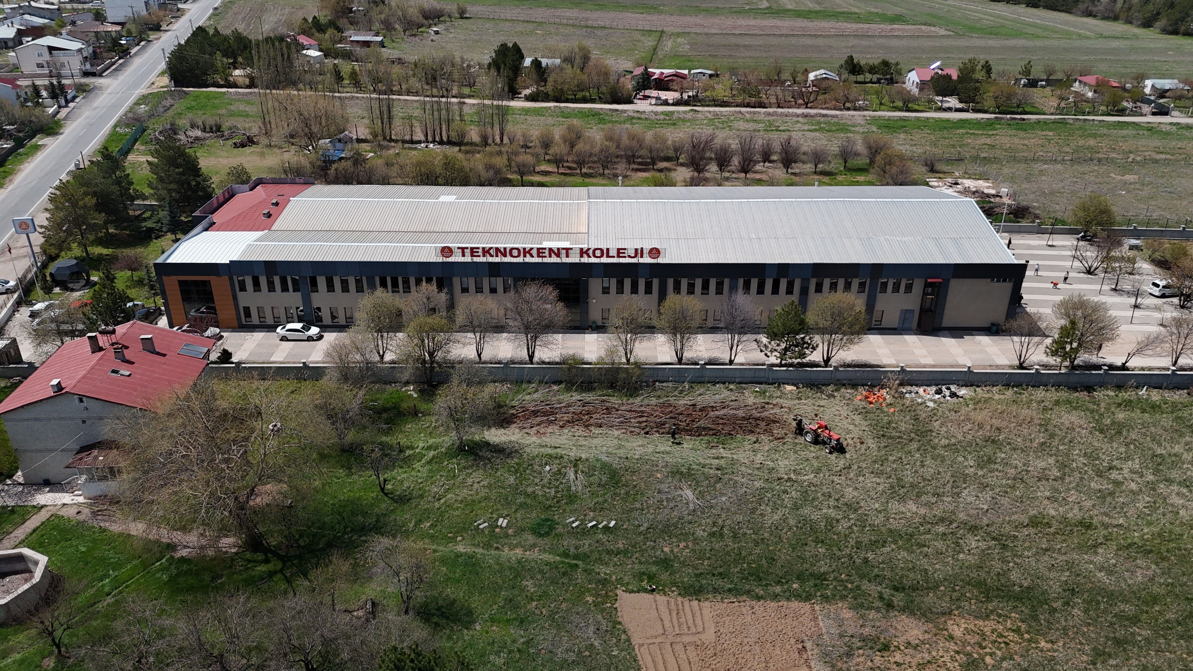 Bu okul çok farklı! Mezun olan işsiz kalmıyor - 1. Resim