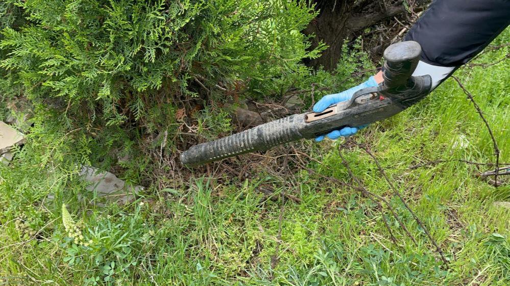 Çalılar budanınca ortaya çıktı! Ekipleri harekete geçirdi Çalılar budanınca ortaya çıktı! Ekipleri harekete geçirdi - 1. Resim
