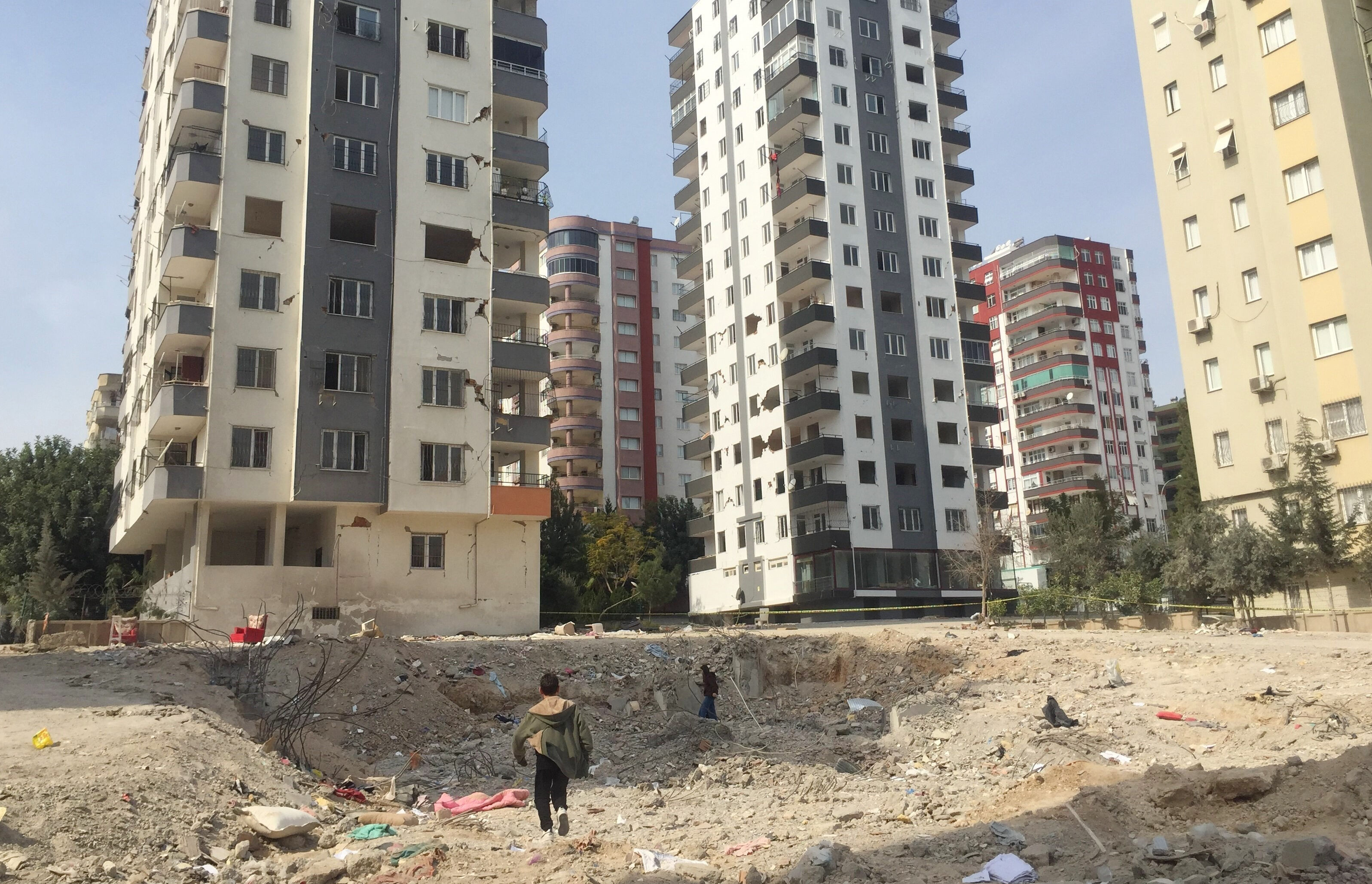 Depremde enkazdan çıkarılan altınları zimmetine geçiren polis ihraç edildi Depremde enkazdan çıkarılan altınları zimmetine geçiren polis ihraç edildi - 2. Resim