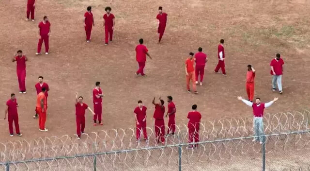 Dünyanın konuştuğu yardım çağrısı! Drone gören mahkumlar harekete geçti Dünyanın konuştuğu yardım çağrısı! Drone gören mahkumlar harekete geçti - 1. Resim