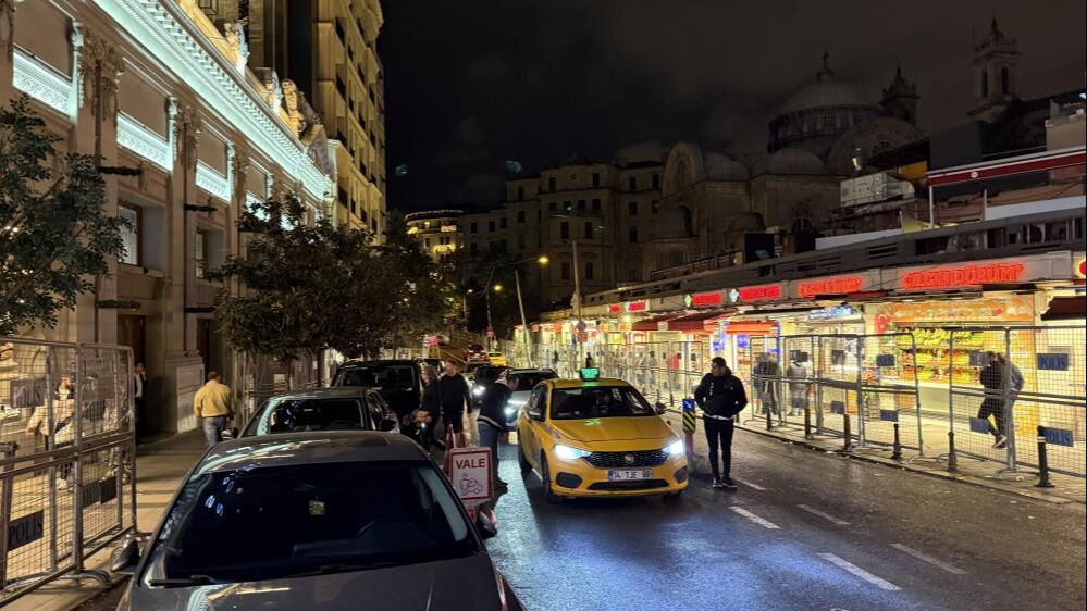 İstanbul'da tedbirler kaldırıldı, kapanan yollar yeniden açıldı İstanbul'da önlemler kaldırıldı, kapanan yollar yeniden açıldı - 1. Resim