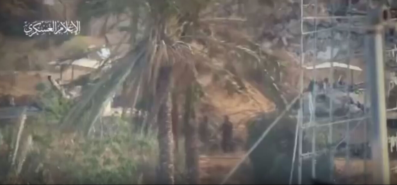 Kassam'dan işgal ordusu konvoyuna pusu! Çok sayıda ölü ve yaralı var Kassam'dan işgal ordusu konvoyuna pusu! Çok sayıda ölü ve yaralı var - 1. Resim