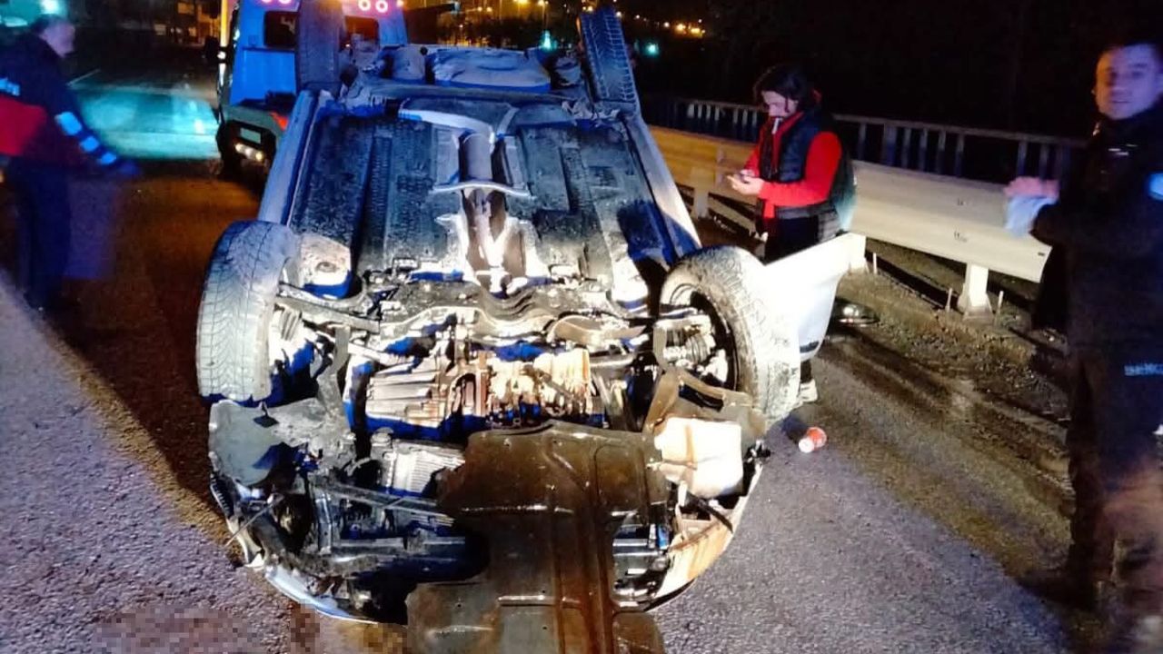 Köprü üzerinde korkunç kaza! Takla atarak durabildi Köprü üzerinde korkunç kaza! Takla atarak durabildi