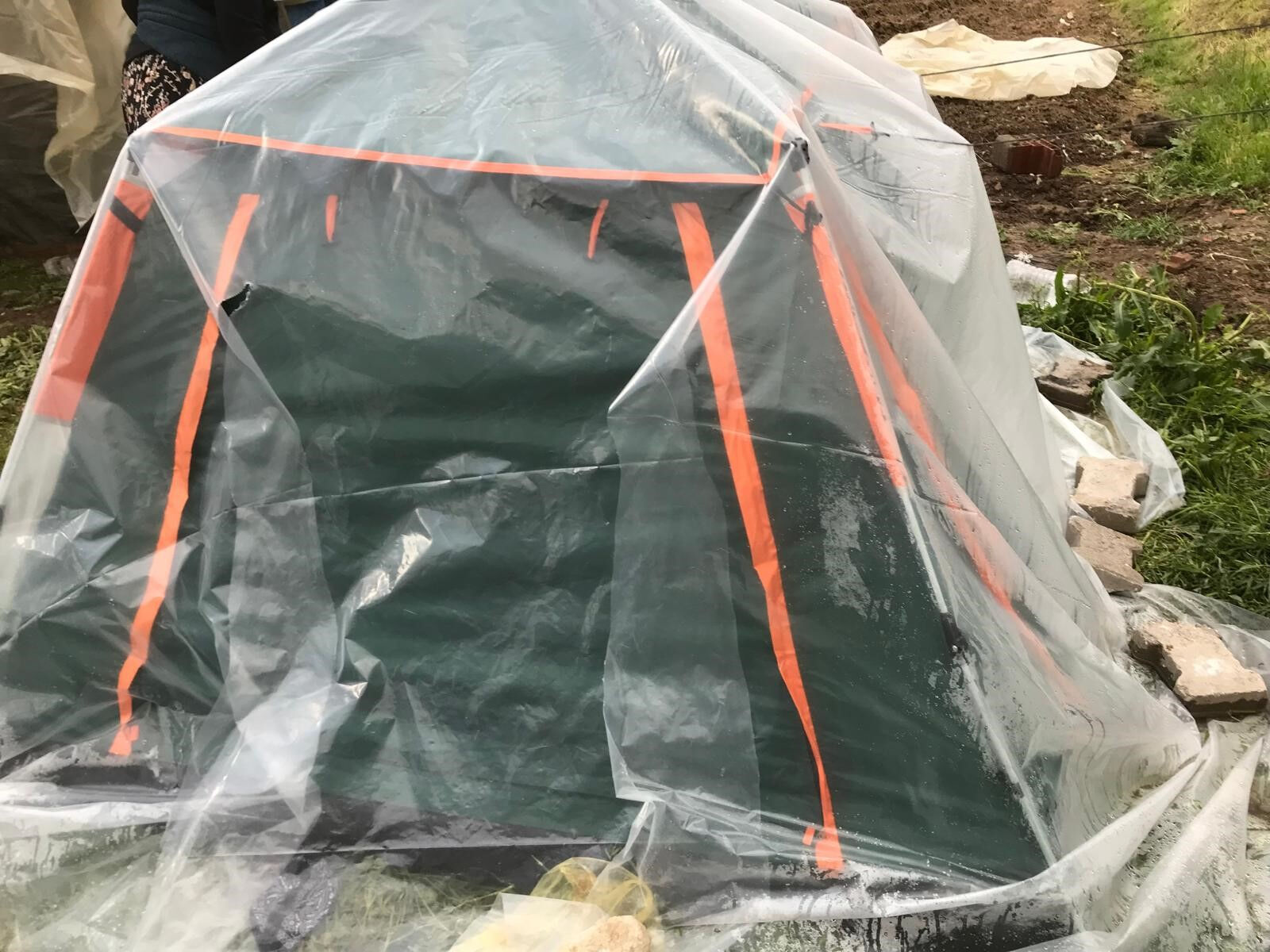 Kütahya'da vatandaşları deprem korkusu sardı! Geçici barınaklar kuruldu, evlerine giremiyorlar - 2. Resim