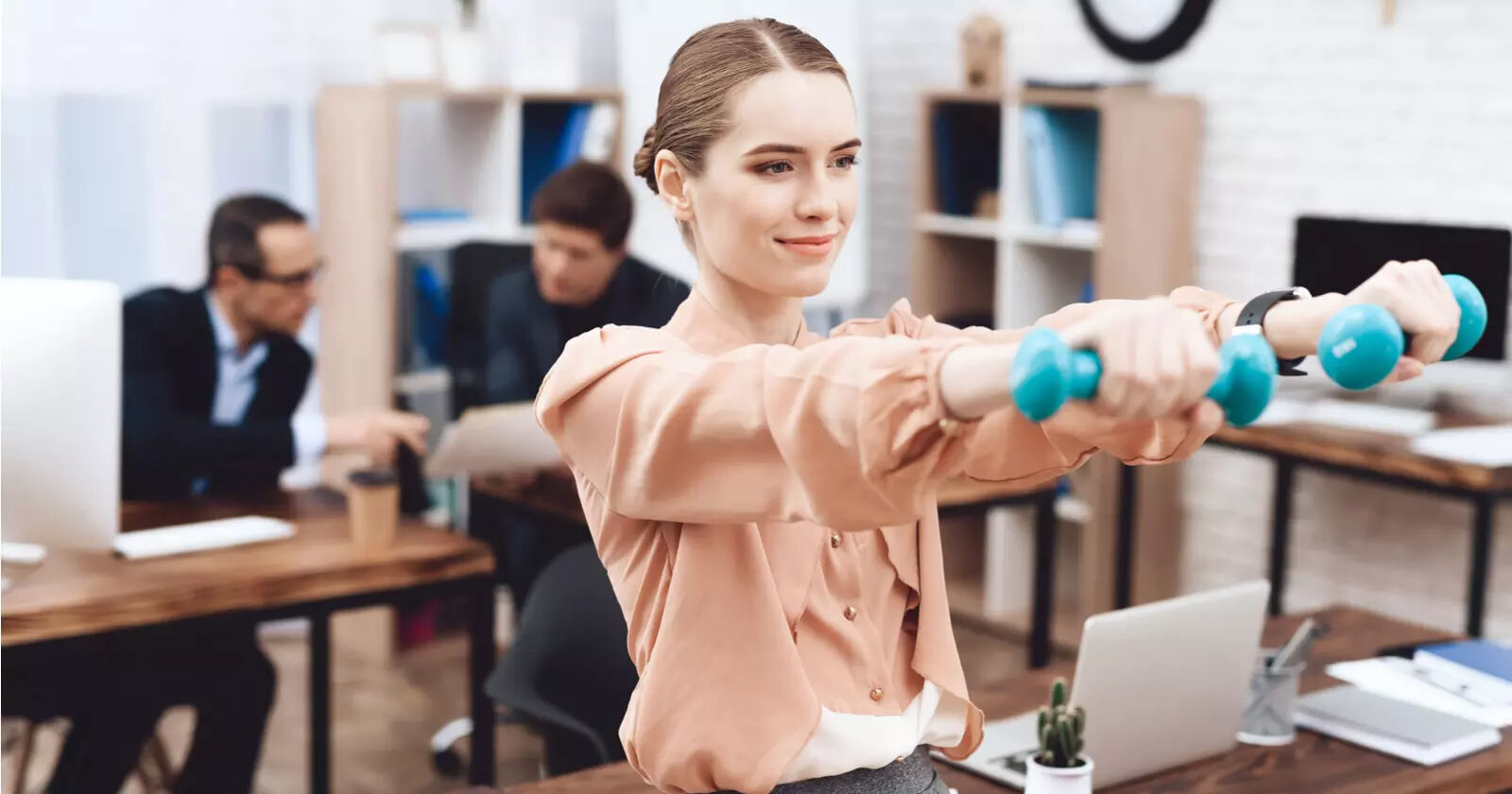 Masa başı çalışanlara omurga sağlığı uyarısı: 5 dakikalık egzersiz ile ağrılardan kurtulun! - 3. Resim