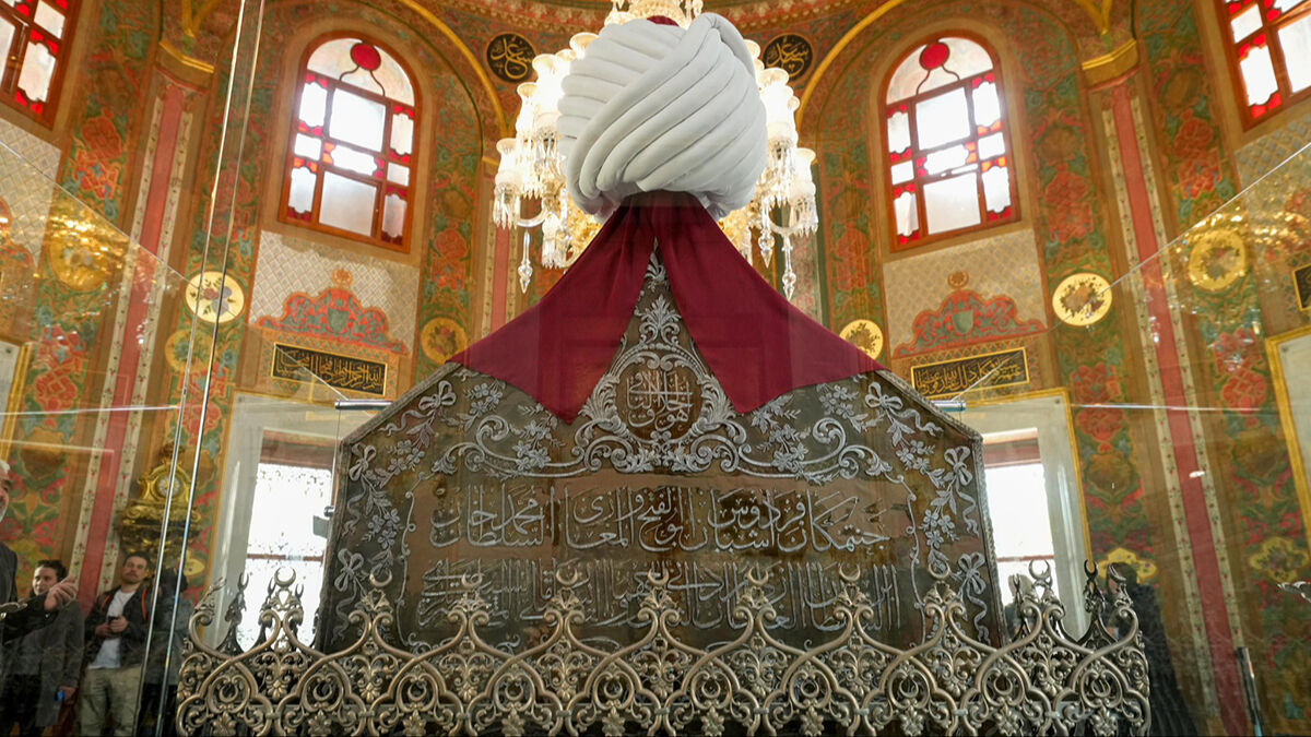 Rotalarını Fatih Sultan Mehmed türbesinde başlattılar! 150 motorcu Çanakkale yolunda Rotalarını Fatih Sultan Mehmed türbesinde başlattılar! 150 motorcu Çanakkale yolunda - 1. Resim