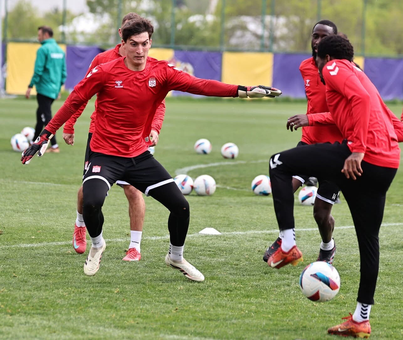 Sivasspor, Galatasaray sınavına hazır! Çalımbay son taktikleri verdi - 1. Resim