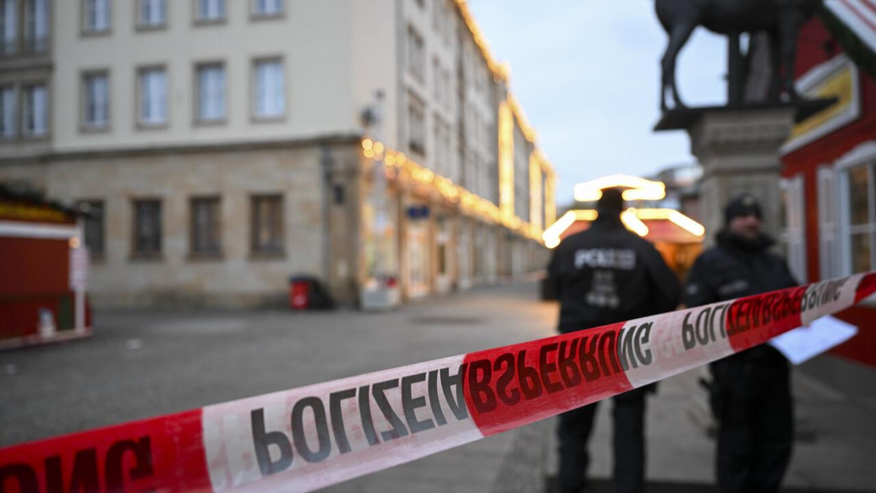 Stuttgart'ta araç kalabalığın içine daldı! Çok sayıda yaralı var - 1. Resim