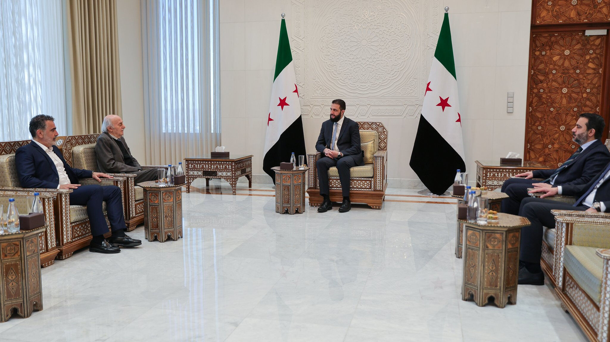 Suriye Cumhurbaşkanı Şara, Dürzi lider Canbolat ile görüştü - 1. Resim