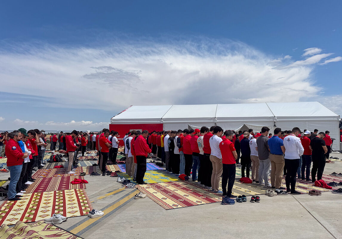 TEKNOFEST gençliğinden Kıbrıs'ta cuma hutbesi: Beşincisi olma, helak olursun! TEKNOFEST gençliğinden Kıbrıs'ta cuma hutbesi: Beşincisi olma, helak olursun! - 2. Resim