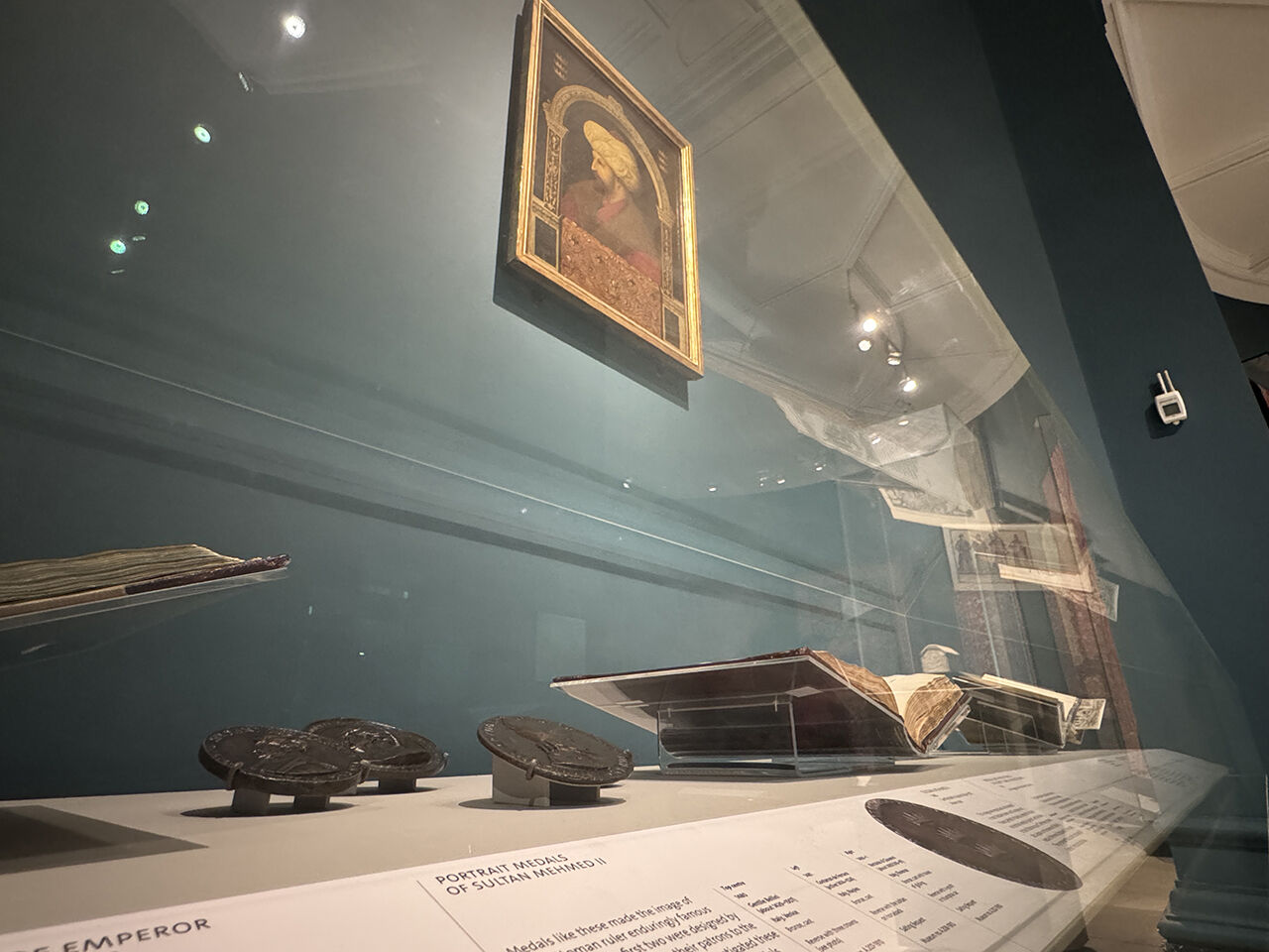 Avrupalılar hayranlıkla inceliyor! Fatih Sultan Mehmed portresi Londra'da sergileniyor - 6. Resim