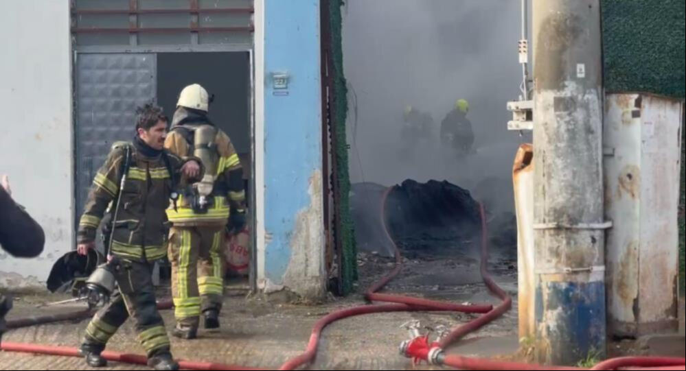 Bursa'da korkutan yangın: Alevler iki fabrikayı sardı  - 2. Resim